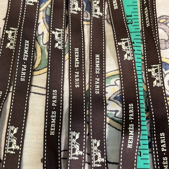AUTHENTIC Hermes gift bags & embroidered ribbons - Picture 15 of 16